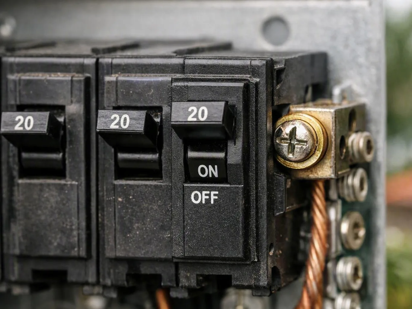 Earth Electric in Miami — Understanding Line Voltage